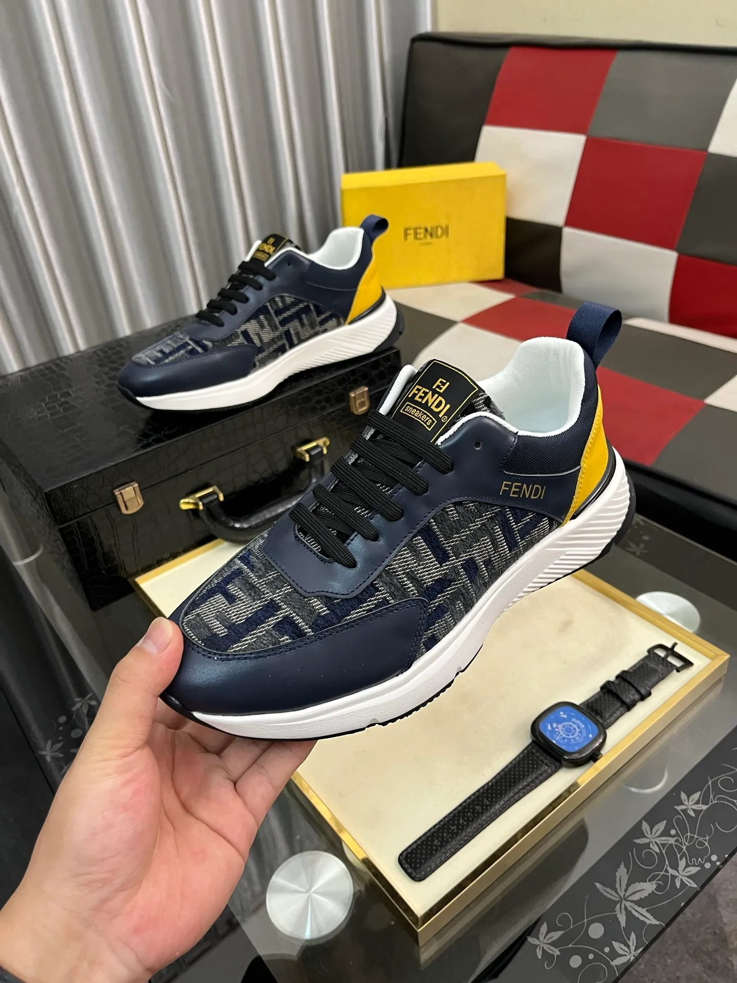 Men's Men's Shoes💰458⌚️⌚️[Fendi] Fendi's latest casual shoes for men! Available at counters simultaneously! Made entirely of imported top-grain calfskin, the interior is made of top-grain water-dyed cowhide, and the original factory-supplied rubber outsole. Leading new fashion concepts. Matching code: 38-442️⃣Colors available
